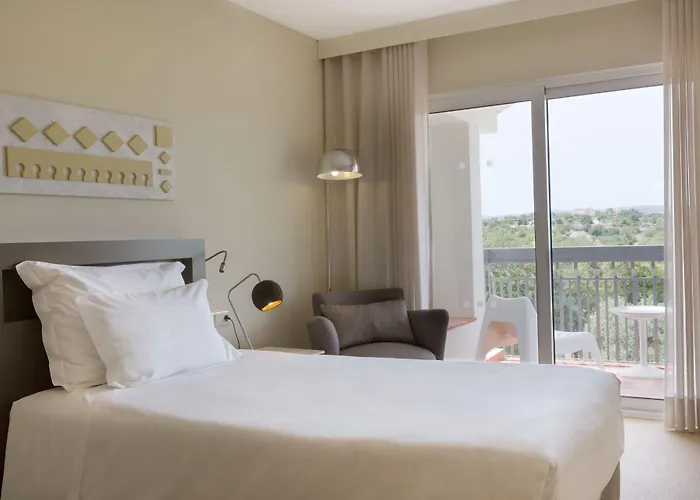Ozadi Tavira Hotel